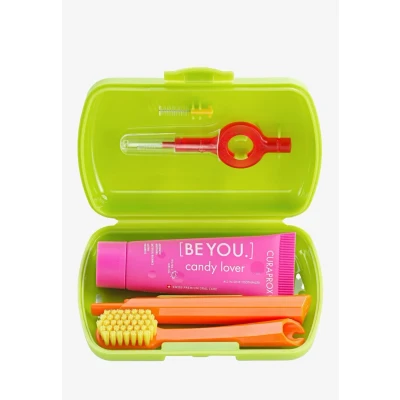 Abbildung von Curaprox Travel SET Körperpflegeset, Größe: One Size, Green