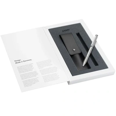 Abbildung von LAMY Set aus 1x st Twin Pen 645 Mehrschreibersystem Kugelschreiber und Bleistift Edelstahl in silber Echleder Etui schwarz für zwei Schreibgeräte