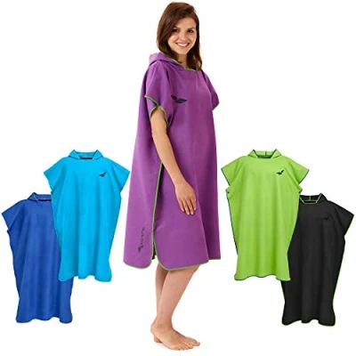 Abbildung von Fit Flip Surf Poncho Mikrofaser Umkleidehilfe Strand Badeponcho für Erwachsene Handtuch schnelltrocknend Strandponcho Surfer Surfponchos Ultraleicht (Größe M, Lila/Grün)