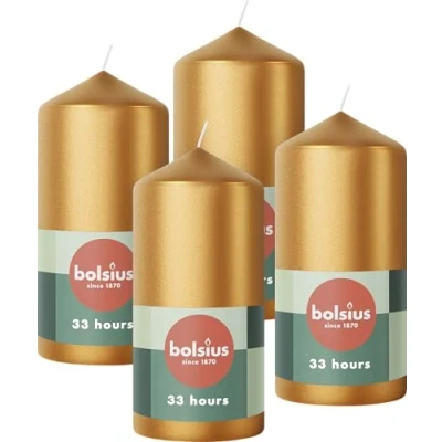 Abbildung von Bolsius Glatte Stumpenkerzen Metallic Gold 4 Stück 12 x 6 cm Dekorative Haushaltkerzen Länge Brenndauer 33 Stunden Unparfümierte Enthält Natürliches Pflanzenwachs Ohne Palmöl