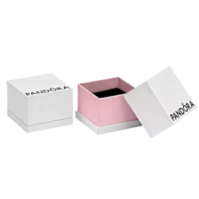 Abbildung von Pandora kleine, eckige Damen Ringbox in der Farbe weiß und rosa mit Logo ideal für Ringe Charms Größe: 4x4x4cm inkl. Kissen