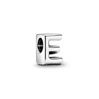 Abbildung von PANDORA Moments Buchstabe E wendbares Alphabet Charm aus Sterling Silber mit geprägten Herzen und Perlen an der Rückseite kompatibel Armbändern Kollektion