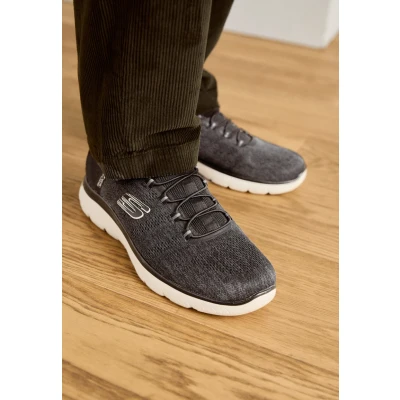 Abbildung von Skechers Herren Summits Key Pace Sneaker, schwarz (Netzstoff), 39 EU