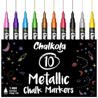 Abbildung von Chalkola Kreidestifte für Tafel Abwaschbar 10 Metallic Stifte 1mm Extra Feine Spitze Kreide Stift Fenster, Tafel, Whiteboard &amp; als Glasstift. Chalk markers Erwachsene Kinder