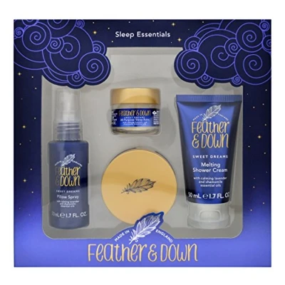 Abbildung von Feather &amp; Down Geschenkset Sweet Dream mit Essentials für den Schlaf (50ml Kopfkissenspray, 50ml zartschmelzende Duschcreme, 16g Schlafbalsam Körperbutter) Ohne Tierversuche. Vegan.