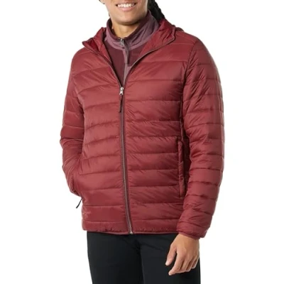 Abbildung von Amazon Essentials Herren Leichte, Wasserabweisende, verstaubare Kapuzenjacke, Dunkelrot, XL