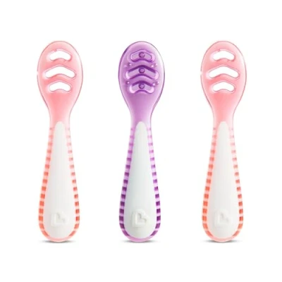 Abbildung von Munchkin Gentle Dip Multistage First Spoons Weaning for Babies 4+ Months Ideal Baby Led Ergonomic Design BPA Free Pink &amp; Purple 3 Pack