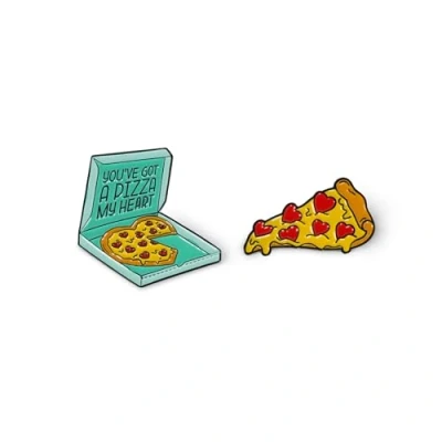 Abbildung von Legami 2er Set Anstecknadeln aus emailliertem Metall, Pin Your Style!, Brosche für Rucksack Tasche, Geschenk Paare, Pizza, Größe 3 x 1 cm, gelb, Taglia unica