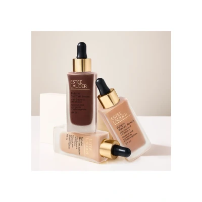 Abbildung von Estée Lauder Futurist SkinTint Serum Foundation 2N1 Desert Beige 30 ml