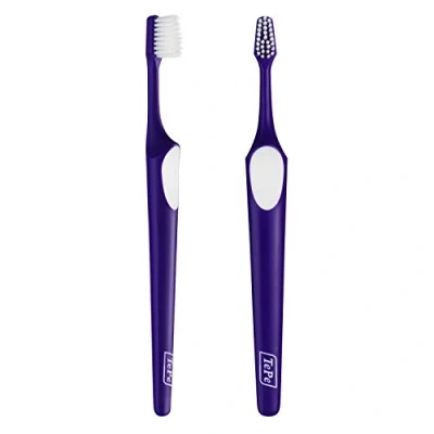 Abbildung von TEPE Supreme Compact Zahnbürste Konische Bürsten Form mit kurzen und langen Borsten für optimale, sanfte Reinigung bis in die Zahnzwischenräume, zufällige Farbe, 1x1, Mixed