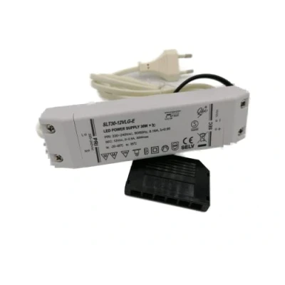 Abbildung von LED Trafo 12V DC 30W 0 30 Watt Konverter Transformator mit 6 fach Mini Verteiler