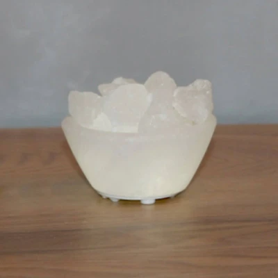 Abbildung von HIMALAYA SALT DREAMS Salzkristall Tischlampe »Petite«, Leuchtmittel LED Modul wechselbar, Handgefertigt aus jeder Stein ein Unikat, H: ca.15 cm