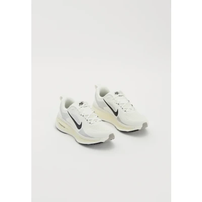 Abbildung von Nike Performance Vomero 18 Laufschuh Straße, Herren, Größe: 45, Summit white/black/coconut milk Schuhe