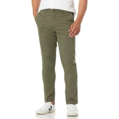 Abbildung von Amazon Essentials Herren Legere Stretch Chinohose mit Enger Passform, Olivgrün, 34W / 28L