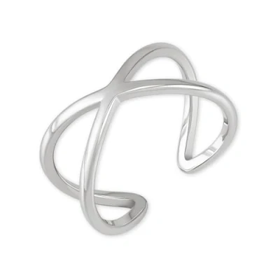 Abbildung von GD GOOD.designs Ring verstellbar Silber für Damen in X Form aus hautverträglichem Edelstahl I Silberner Damenring mit 18 Karat Vergoldung Ringgröße 52,54,56,58