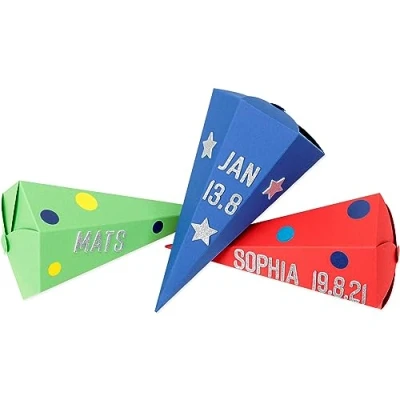 Abbildung von Papierdrachen 3 Geschwistertüten Schultüte zur Einschulung kleine Zuckertüte für Schwester und Bruder Blau, Grün &amp; Rot inkl. dekorativen Moosgummi Aufklebern Größe 24,5 cm