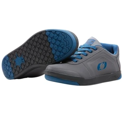 Abbildung von O&#039;NEAL Mountainbike Schuhe MTB Downhill Freeride Vegan Gleichgewicht zwischen Grip und Fußrepositionierung, Innengelenkschutz Pinned Pro Flat Pedal V.22 Shoe Erwachsene Grau Blau 44