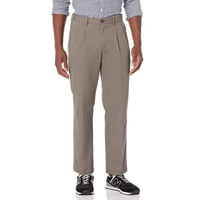 Abbildung von Amazon Essentials Herren Knitterfreie Chinohose mit klassischer Passform und Bügelfalte (erhältlich in Big &amp; Tall), Dunkelbraun, 33W / 32L