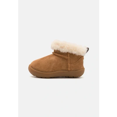 Abbildung von UGG Kinsey Unisex Snowboot/Winterstiefel für Kinder, Größe: 27.5, Chestnut Schuhe