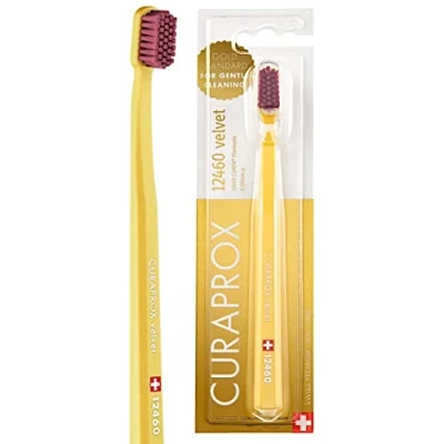 Abbildung von Curaprox CS 12460 Velvet Zahnbürste Ultra Soft Handzahnbürste für Erwachsene mit Super CUREN Borsten Gelb Bordeauxrot