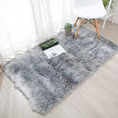 Abbildung von QINGLOU Faux Lammfell Schaffell Teppich (60 x 90 cm) Wohnzimmer Schlafzimmer Kinderzimmer/Als Bett Vorleger oder Matte für Stuhl Sofa (Grau, 60 90cm)
