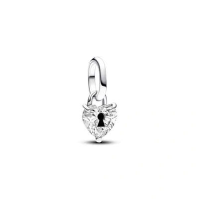 Abbildung von PANDORA ME Schlüsselloch Herz Mini Charm Anhänger aus Sterling Silber mit Zirkonia, Kompatibel und Moments Armbändern, 793086C01