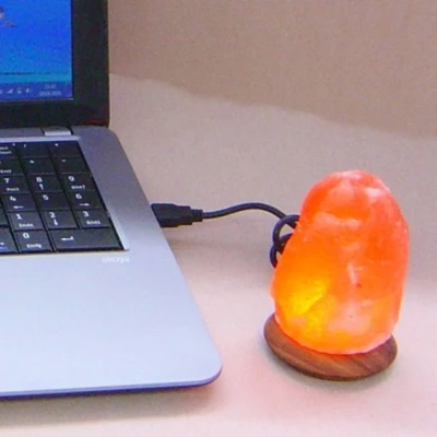 Abbildung von HIMALAYA SALT DREAMS Salzkristall Tischlampe »USB Rock«, Leuchtmittel LED Board wechselbar, Handgefertigt aus jeder Stein ein Unikat, H: ca.10 cm