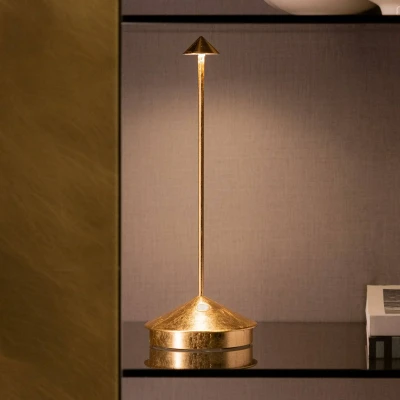 Abbildung von Zafferano Pina 3K Akku Tischlampe Metallfolie gold