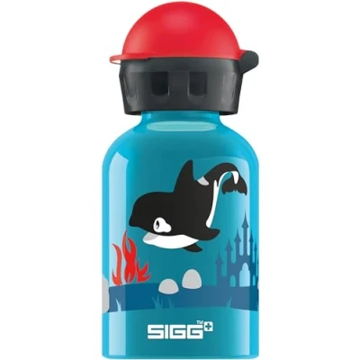 Abbildung von SIGG Alu Trinkflasche Kinder KBT Orca Family Auslaufsicher &amp; Bruchsicher Federleicht BPA frei Klimaneutral Zertifiziert Sport Schule Blau Rot mit Killerwalen 0,3L