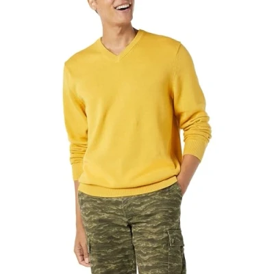 Abbildung von Amazon Essentials Herren Pullover mit V Ausschnitt (in Übergröße erhältlich), Gold, XXL