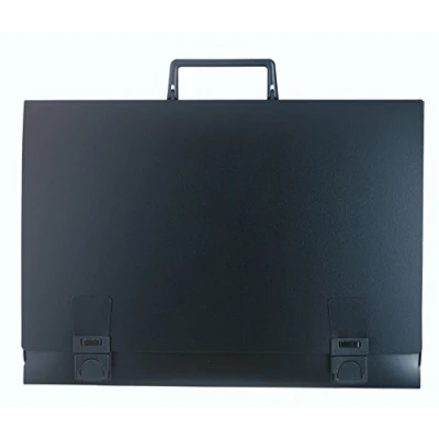 Abbildung von Exacompta 59201E Zeichenmappe mit Griff aus festem 1,2 mm starkem Kunststoff verschließbar 52 x 71 cm schwarz 2,8cm Rückenbreite ideal zum transportieren und aufbewahren