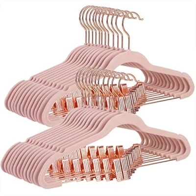 Abbildung von SONGMICS Hosenbügel, 24 Stück, 42 cm, Kleiderbügel mit verstellbaren Zangen und goldfarbenen Haken, rutschfest, platzsparend, für Röcke, Hellrosa CRF14PK24, Standard, Rosa (Hell)