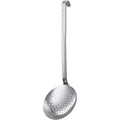 Abbildung von Rösle Haken Schaumlöffel flach grob gelocht, Hochwertiger Abseihlöffel mit Hakengriff, 10 cm, Edelstahl 18/10, Spülmaschinengeeignet