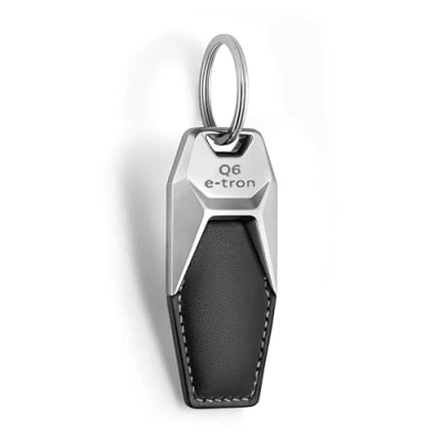 Abbildung von Audi 3182400600 Schlüsselanhänger Metall/Leder Anhänger Keyring, mit Q6 e tron Schriftzug