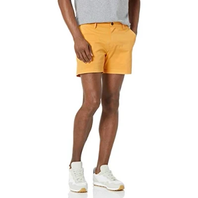 Abbildung von Amazon Essentials Herren 13 cm Flatfront Chinoshorts mit hohem Comfort in schmaler Passform (zuvor Goodthreads), Gold, 42W