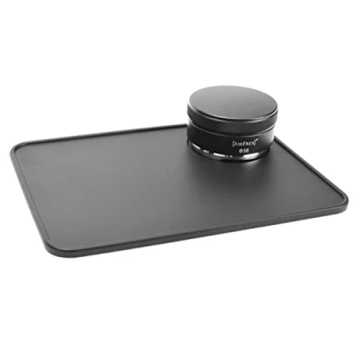 Abbildung von Tampermatte Tamping Station Schwarz 20cm x 15cm Matte aus rutschfestem Silikon Barista Zubehör by [JoeFrex] (Klein)