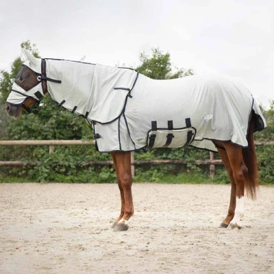 Abbildung von QHP Fly rug with neck and hood