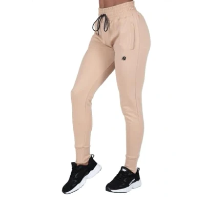Abbildung von Gorilla Wear Marion Sweatpants Beige Bodybuilding Sport Alltag Freizeit mit Logo Aufdruck leicht und bequem für optimale Bewegung aus Polyester Baumwolle, S