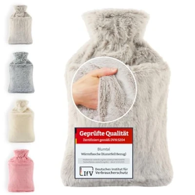 Abbildung von Blumtal Premium Wärmflasche mit Bezug &amp; Tasche aus weichem Kunstfell Wärmeflasche Naturkautschuk flauschige für Hände Hot Water Bag auslaufsichere Bettflasche Braun