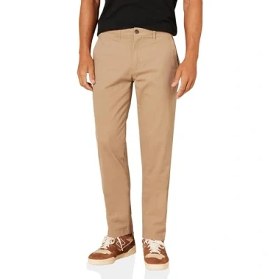 Abbildung von Amazon Essentials Herren Lässige Stretch Chinohose mit sportlicher Passform (in Übergrößen erhältlich), Dunkles Khakibraun, 36W / 32L