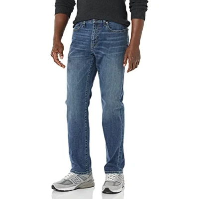 Abbildung von Amazon Essentials Herren Jeans mit gerader Passform und hohem Stretchanteil, Mittlere Waschung, 34W / 28L