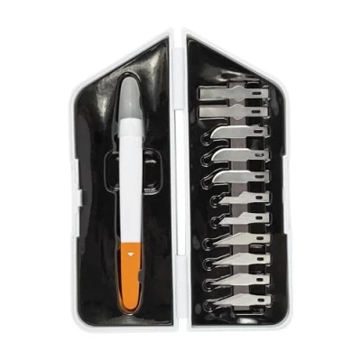 Abbildung von Fiskars Präzisions Bastelmesser/Cutter, 13 teiliges Set, Gesamtlänge Cutter: 21 cm, Inkl. 12 Klingen, Qualitätsstahl/Kunststoff, Weiß/Orange, Premium, 1024384