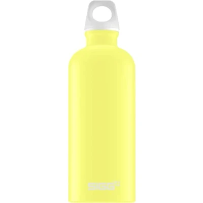 Abbildung von SIGG Alu Trinkflasche Traveller Lemon Touch Klimaneutral Zertifiziert Für Kohlensäurehaltige Getränke Geeignet Auslaufsicher Federleicht BPA frei Gelb 0,6L