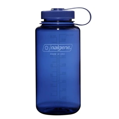 Abbildung von Nalgene Trinkflasche Monochrome Collection BPA freie Wasserflasche aus recycelten Materialien, Denim