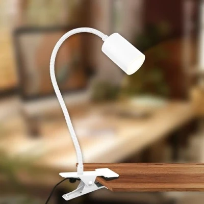 Abbildung von B.K.Licht Schreibtischlampe mit Kabelschalter, Warmweiße Lichtfarbe, schwenkbar, Leselampe, Klemmlampe, Klemmleuchte, Nachttischlampe, Leselicht Kinder, Bürolampe, Bettlampe, 40x10x6,5 cm, Weiß