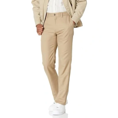 Abbildung von Amazon Essentials Herren Schmal geschnittene Kleiderhose mit Flacher Vorderseite, Khakibraun, 34W / 32L