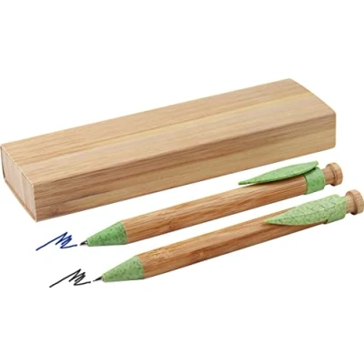 Abbildung von MPM Quality Bambus Kugelschreiber und Bleistift Set mit Weizenstroh Clip in Papierbox, 2 Stück Set, Blaue Tinte Bleistift, Helles Holz/Grün, EKO Geschenke Box, Umweltfreundlich, Eco Friendly
