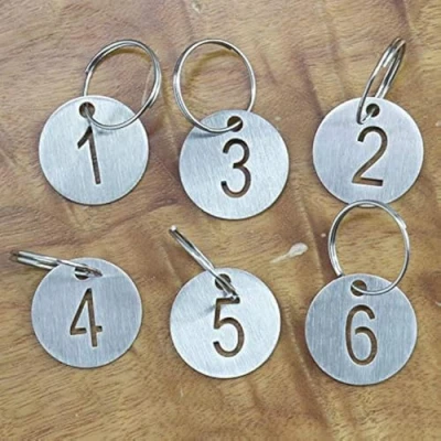 Abbildung von Sourcemall Nummerierte Anhänger mit Schlüsselring Edelstahl Kreis Tags Durchmesser 3cm (1 10)