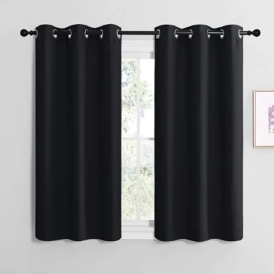 Abbildung von NICETOWN Vorhang Schwarz Blickdicht Kurze Gardinen mit Ösen 2er Set Thermovorhang Kälteschutz Fenster Gardine Modern Vorhänge Wohnzimmer Kurz Verdunkelungsvorhang Scheibengardinen, H137 x B107 cm