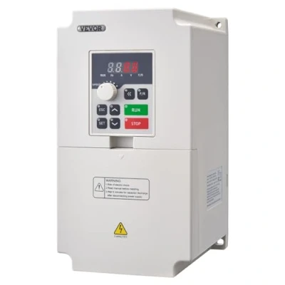 Abbildung von VEVOR Frequenzumrichter VFD 5 PS 4 kW 18 A 1/3 Phasen AC 220 V Eingang auf 3 0220 Ausgang Frequenzumwandler 50/60 Hz 02000 zur Drehzahlregelung des Spindelmotors